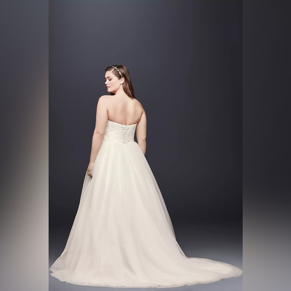 David's Bridal 22W Strapless Wedding Dress with Lace Corset Bodice STYLE# WG3633 - Picture 3 of 15